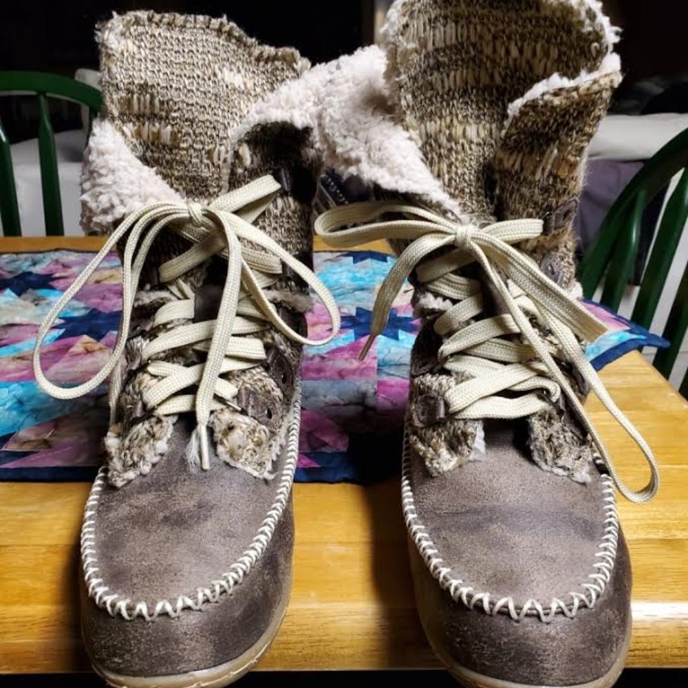 Women's Faux Fur/Sweater Boots